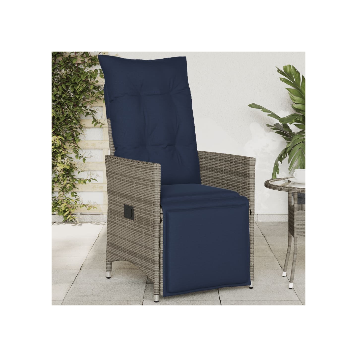 Chaise de jardin inclinable avec coussins en résine tressée grise