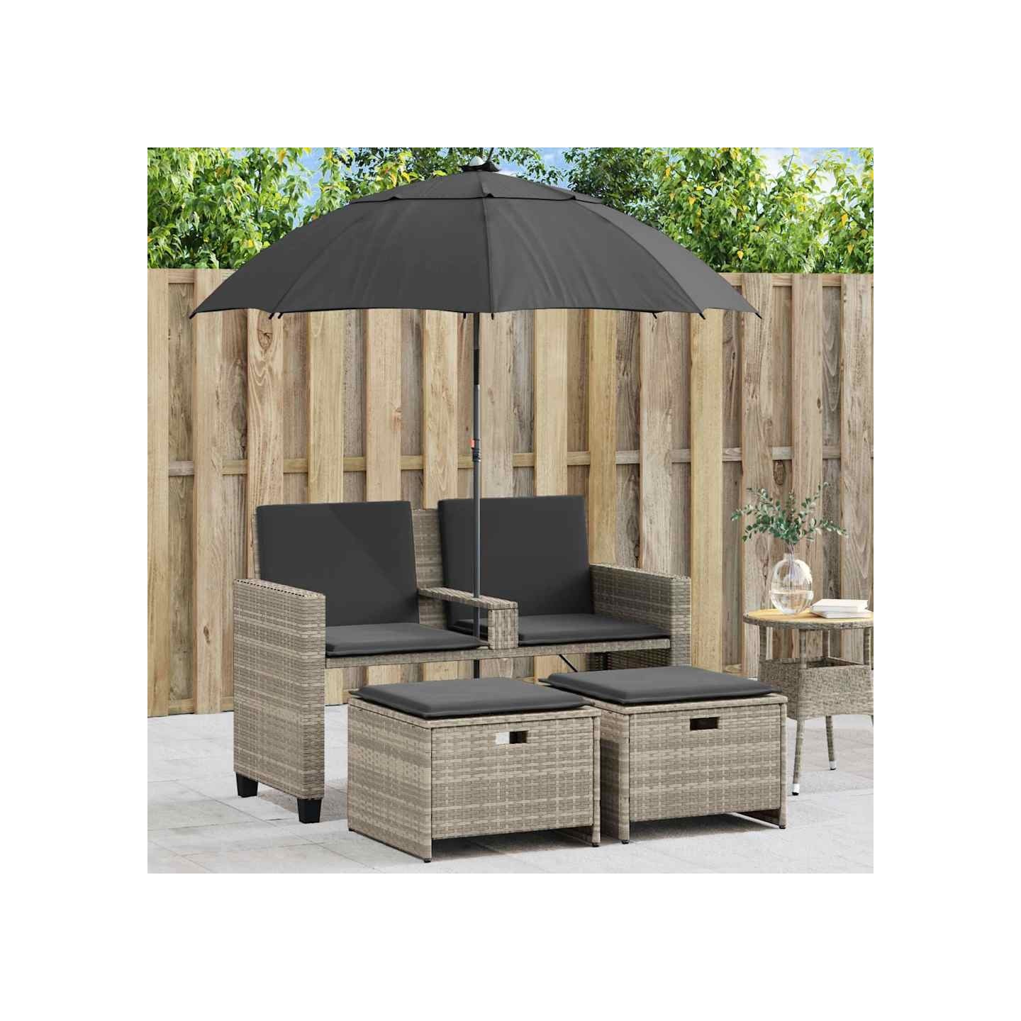 Canapé de jardin 2 places et parasol tabourets gris clair rotin