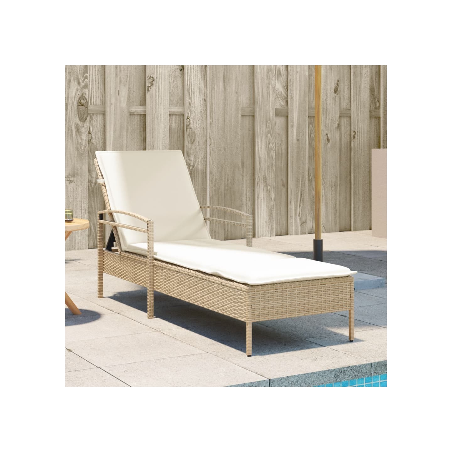 Chaise longue avec coussin beige 63x200x81 cm résine tressée