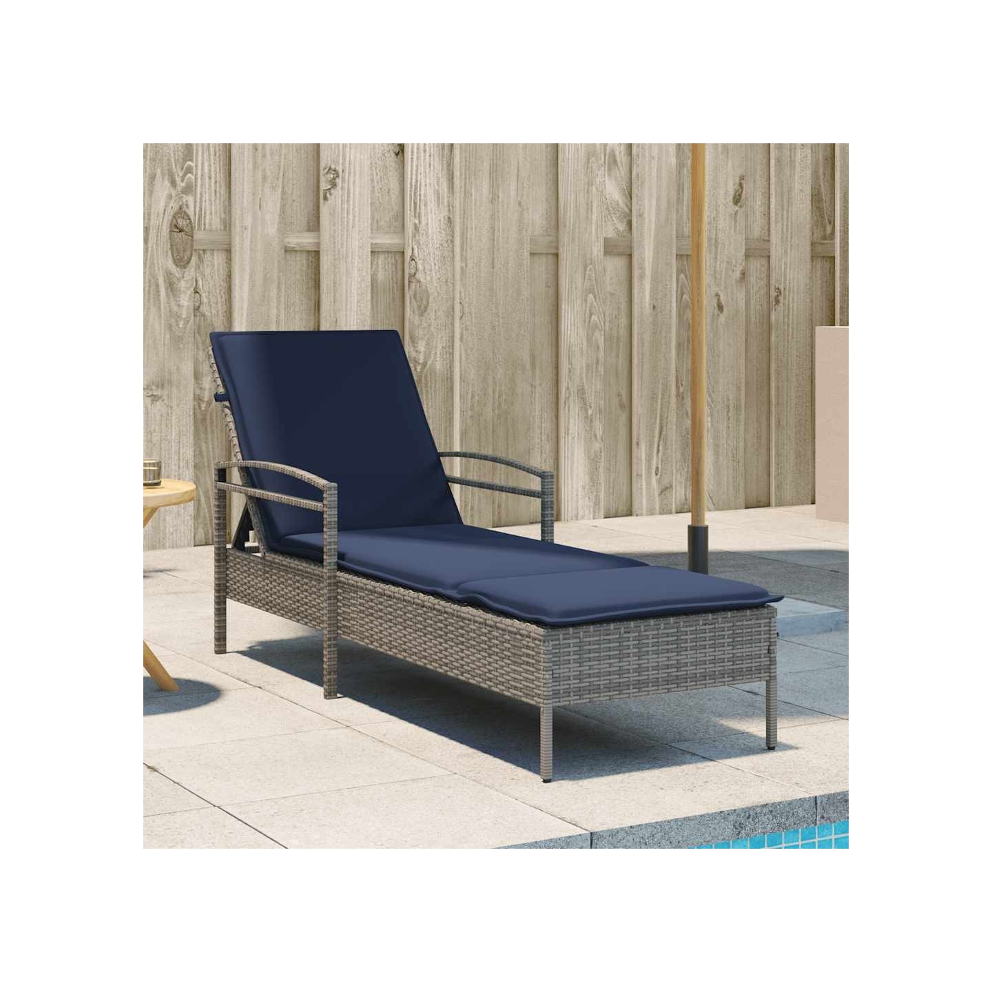 Chaise longue avec coussin gris 63x200x81 cm résine tressée