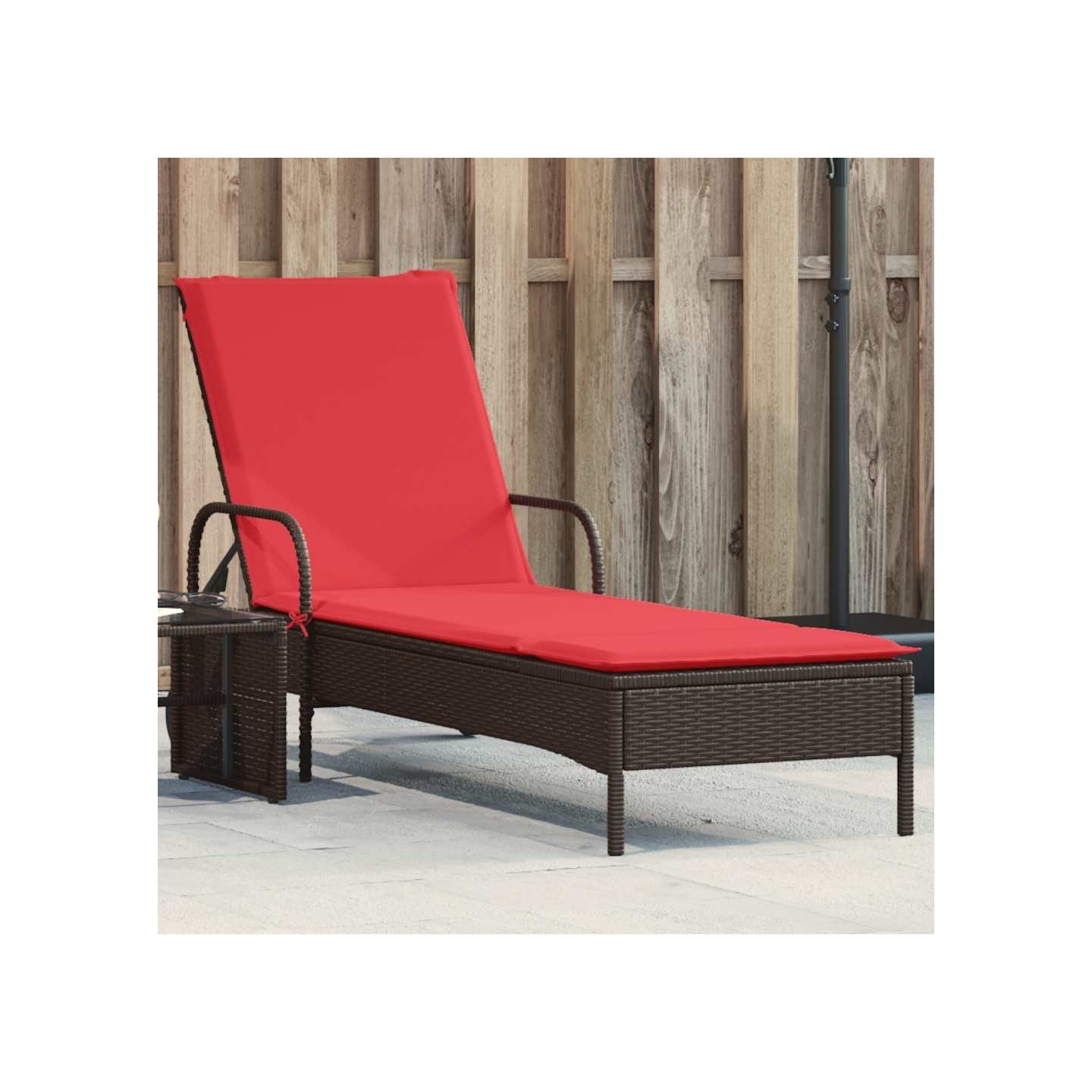 Chaise longue à roulettes avec coussin en rotin synthétique marron
