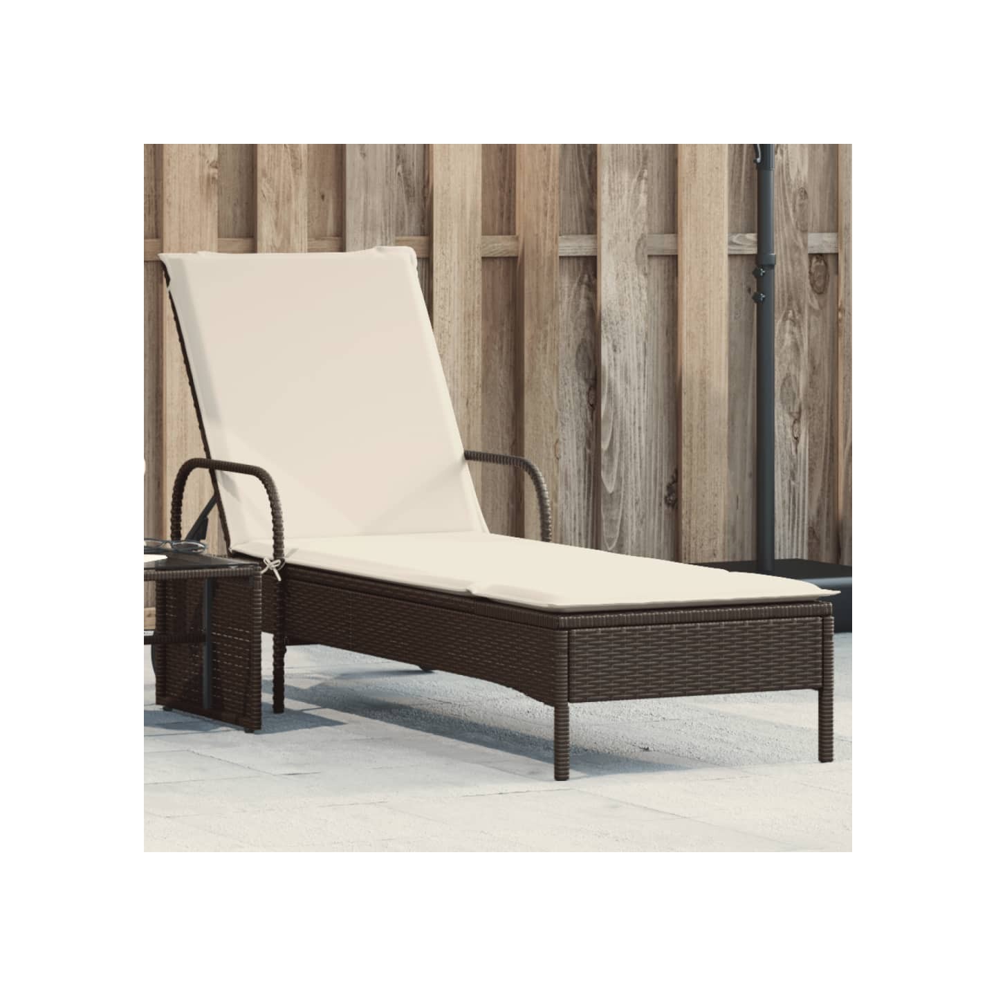Chaise longue avec roues et coussin marron résine tressée