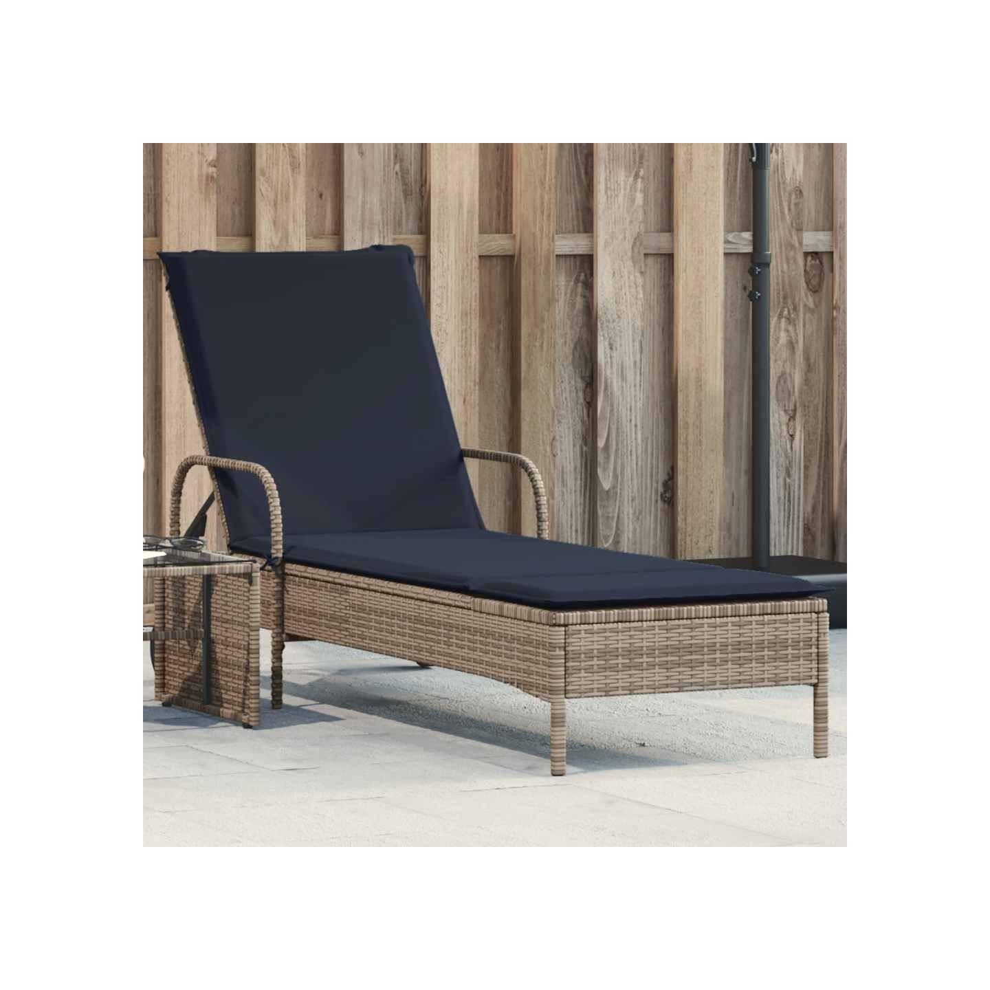 Chaise longue à roulettes avec coussin gris résine tressée