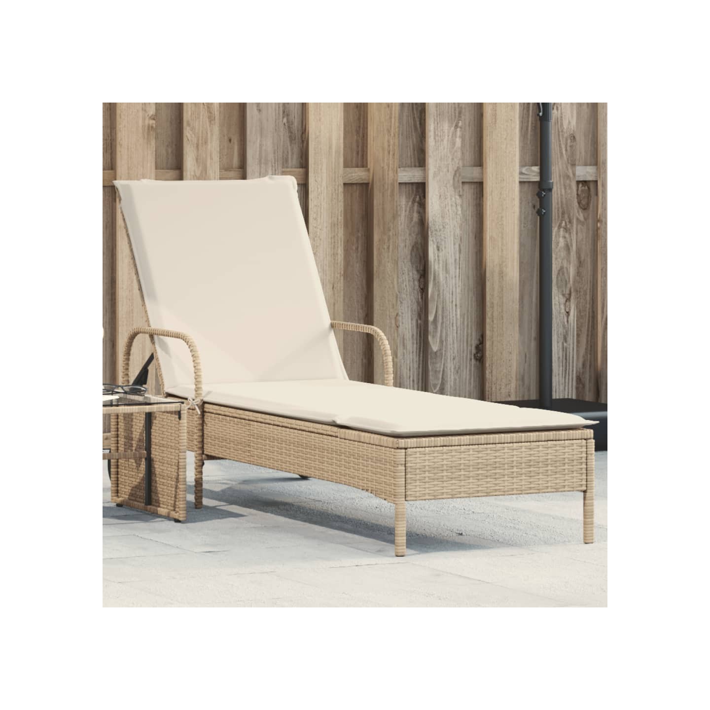 Chaise longue avec roues et coussin beige résine tressée