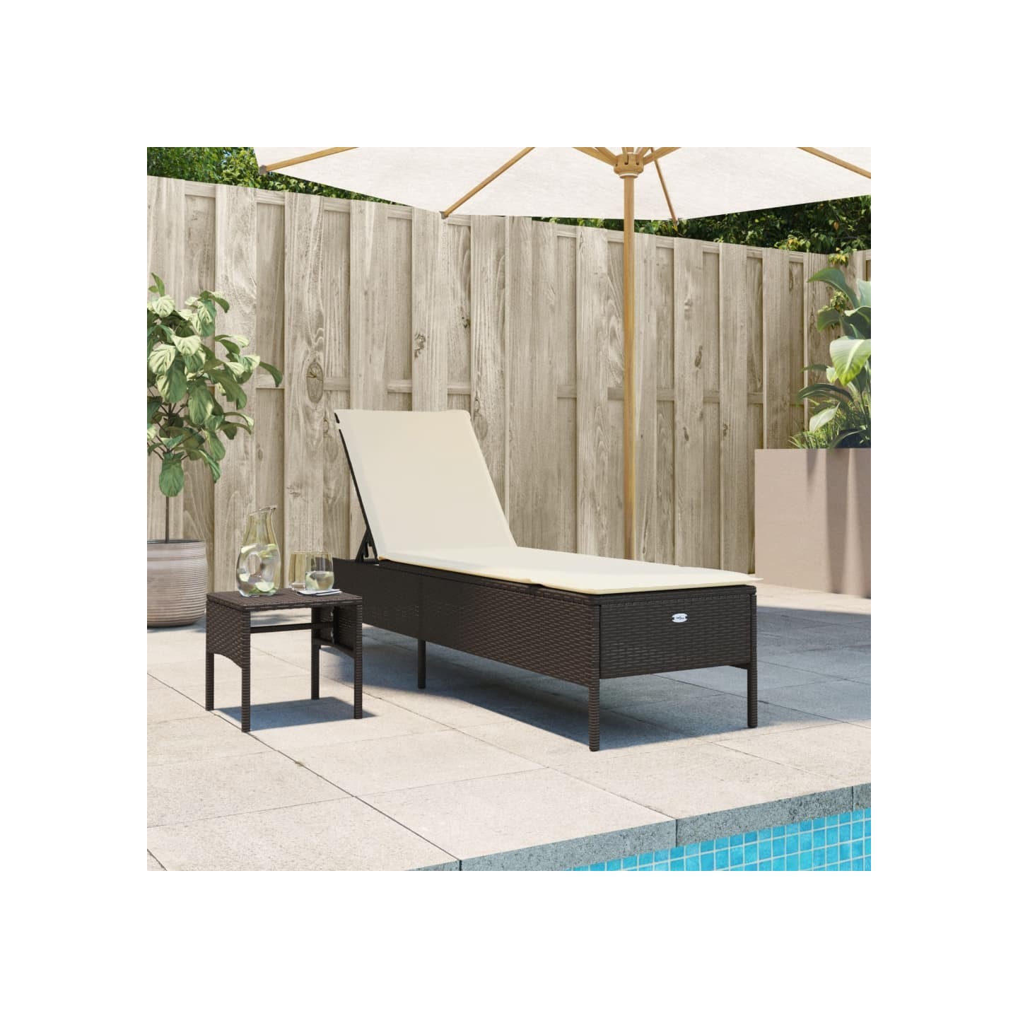 Chaise longue avec table et coussin marron résine tressée