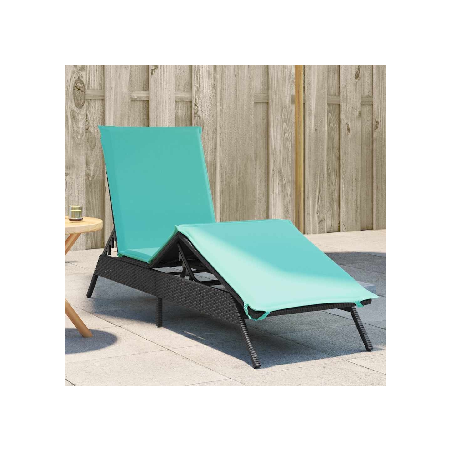 Chaise longue avec coussin en rotin synthétique noir