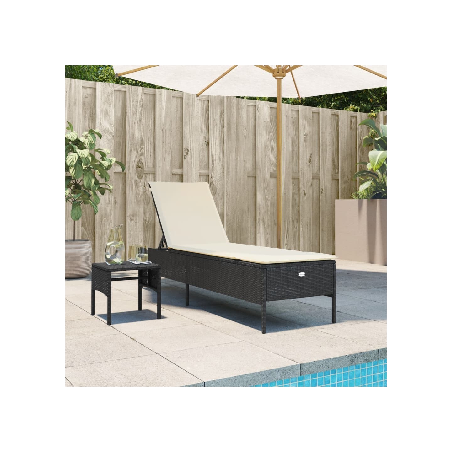 Chaise longue avec table et coussin noir résine tressée