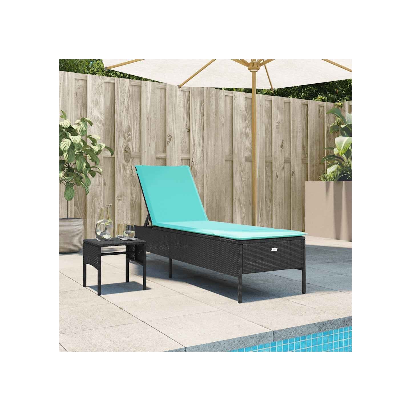 Chaise longue avec table et coussin noir résine tressée
