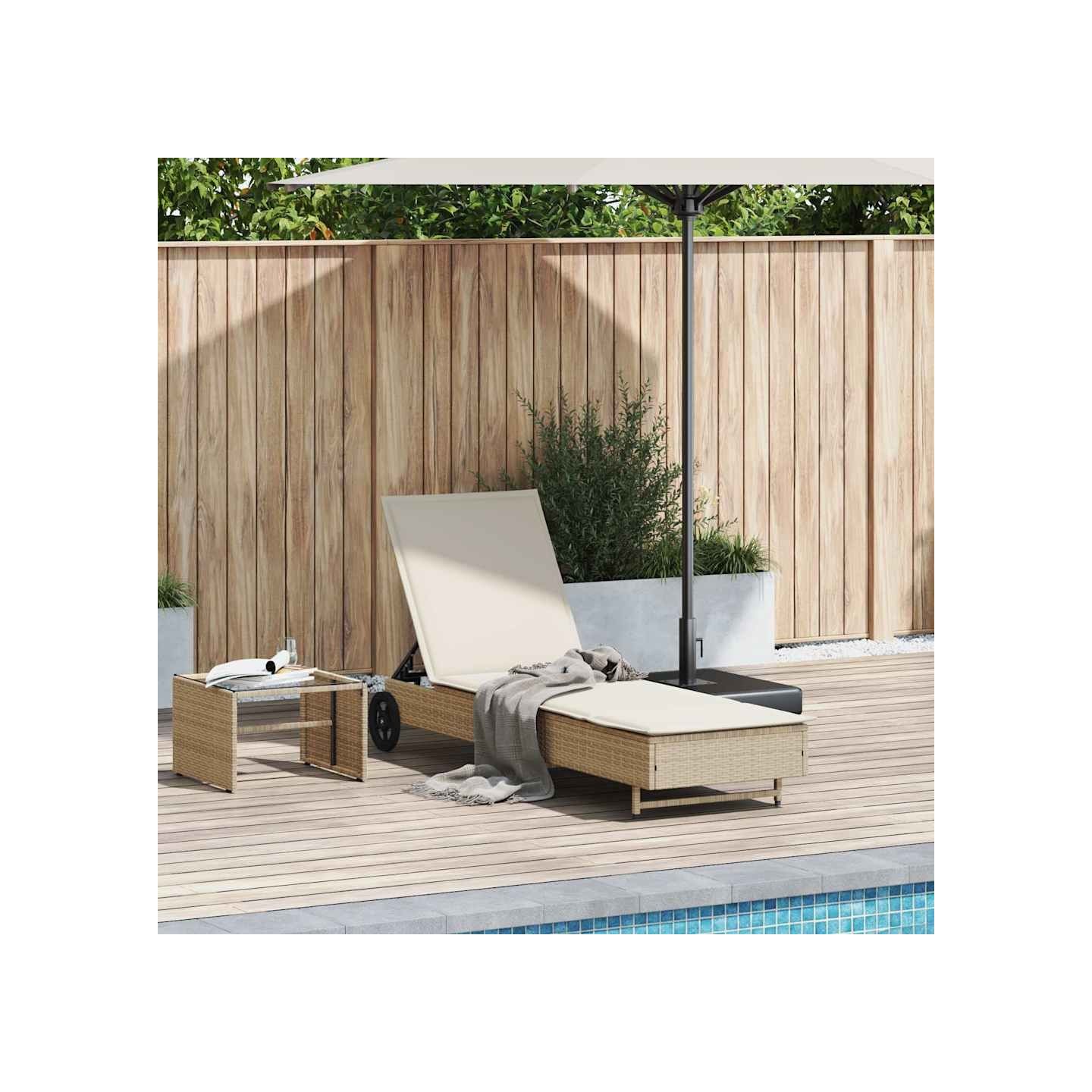 Chaise longue avec roues et coussin beige résine tressée