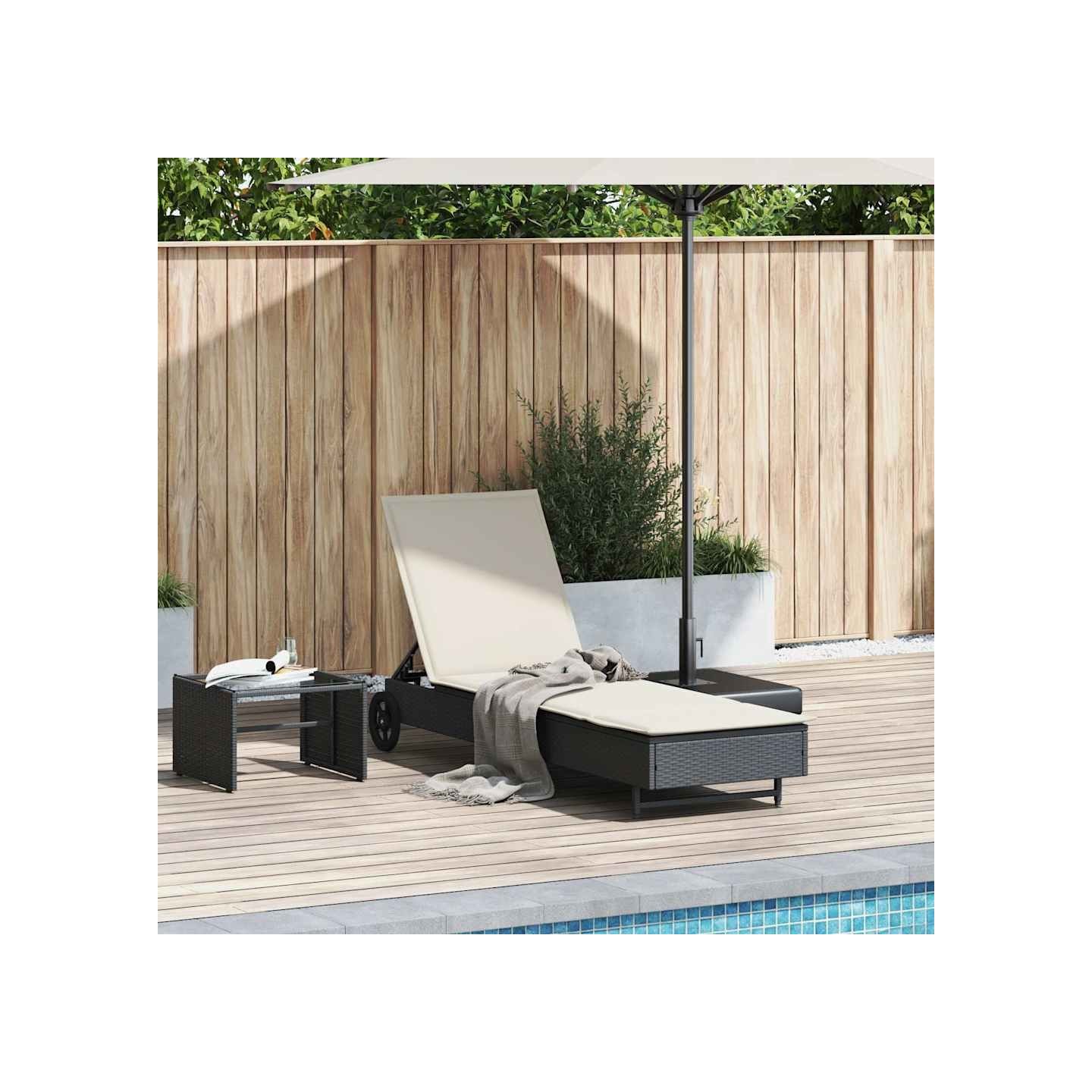 Chaise longue avec roues et coussin noir résine tressée