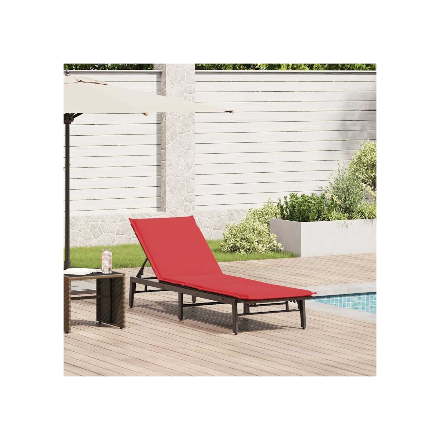 Chaise longue avec coussin marron résine tressée