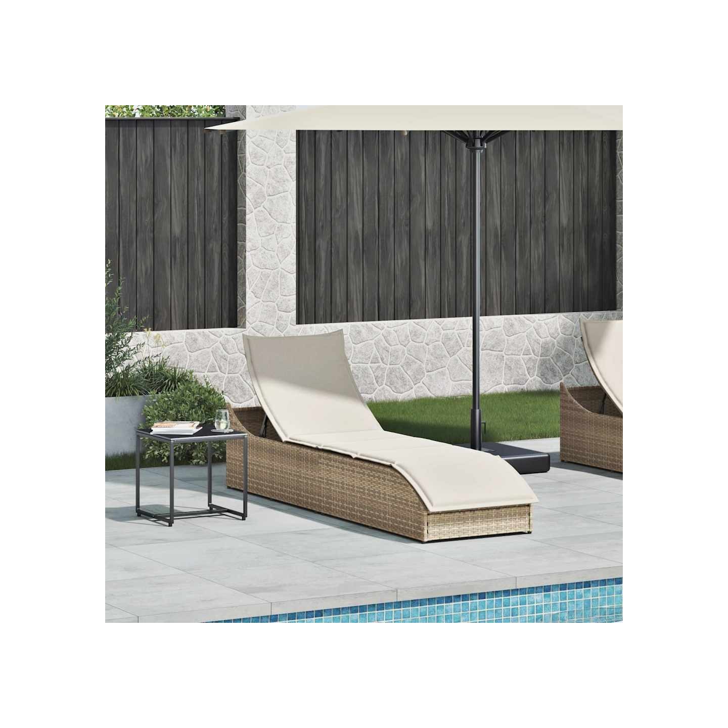 Chaise longue pliante coussin et rangement beige résine tressée